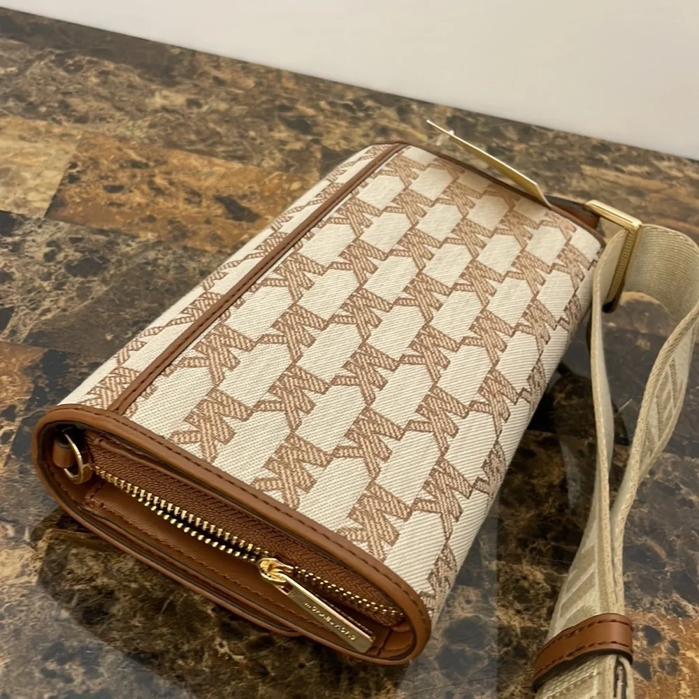 Michael Kors large zip around wallet crossbody Jet set Item